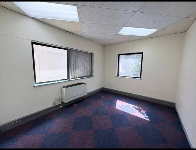 1,120M² OFFICE TO LET IN VORNA VALLEY